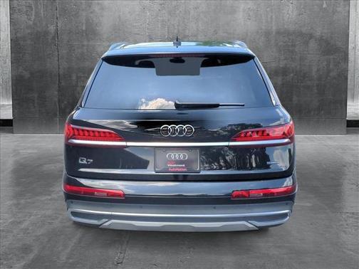 2022 Audi Q7 45 Premium