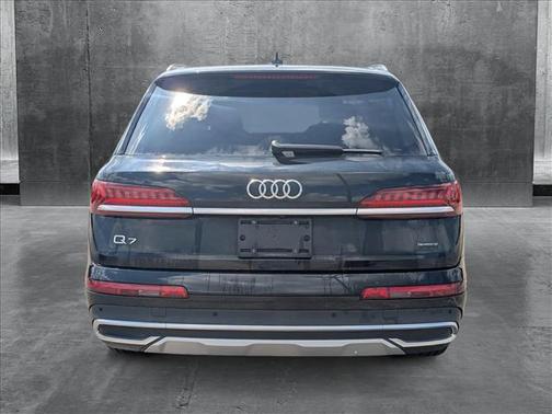 2022 Audi Q7 45 Premium