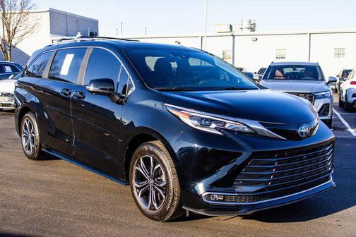 2025 Toyota Sienna Platinum