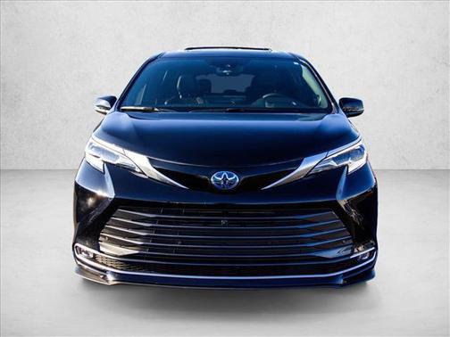 2025 Toyota Sienna Platinum