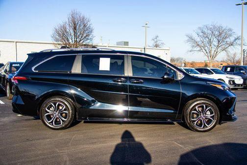 2025 Toyota Sienna Platinum