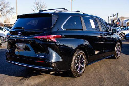 2025 Toyota Sienna Platinum