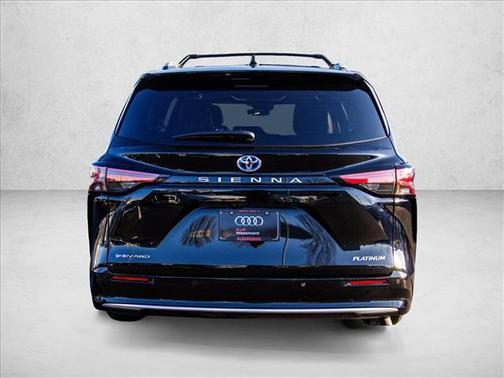 2025 Toyota Sienna Platinum