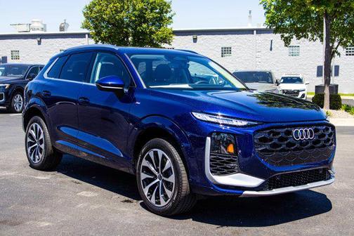 Navarra Blue Metallic 2026 Audi Q3 TFSI quattro S tronic