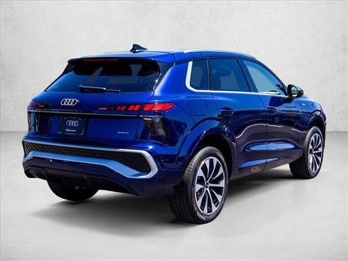 Navarra Blue Metallic 2026 Audi Q3 TFSI quattro S tronic