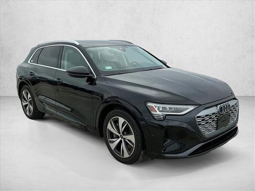 2024 Audi Q8 e-tron Premium Plus