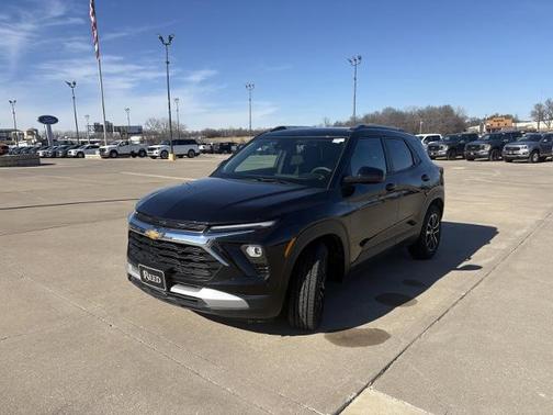 Mosaic Black Metallic 2025 Chevrolet Trailblazer LT