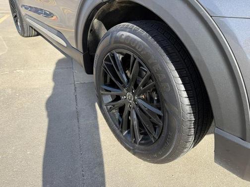 CARBONIZED GRAY METALLIC 2021 Ford Explorer XLT