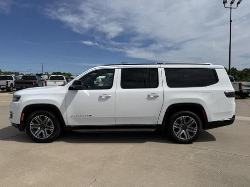 Bright White Clearcoat 2023 Jeep Wagoneer SERIES II