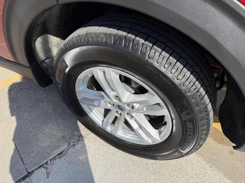 RAPID RED MET TINTED CC 2022 Ford Explorer XLT