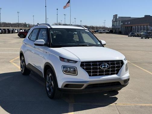 2025 Hyundai VENUE SEL