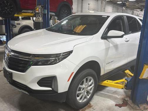 White 2023 Chevrolet Equinox LT W/1LT