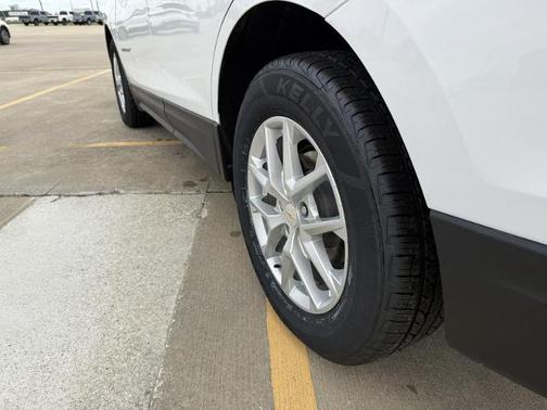 White 2023 Chevrolet Equinox LT W/1LT