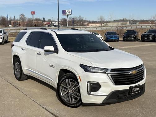 Iridescent Pearl Tricoat 2024 Chevrolet Traverse Limited HIGH COUNTRY