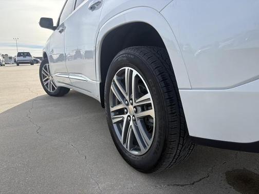 Iridescent Pearl Tricoat 2024 Chevrolet Traverse Limited HIGH COUNTRY