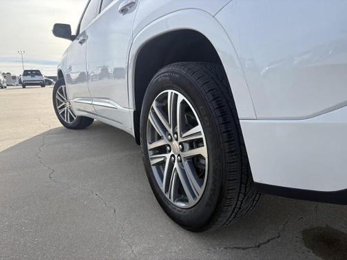 Iridescent Pearl Tricoat 2024 Chevrolet Traverse Limited HIGH COUNTRY