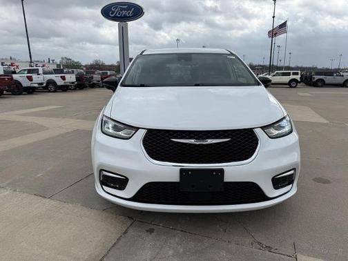 Bright White Clearcoat 2024 Chrysler Pacifica SELECT