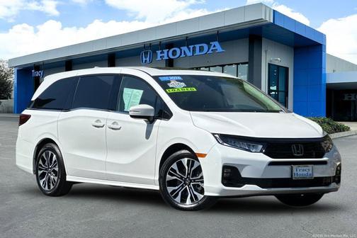 Platinum White Pearl 2026 Honda Odyssey