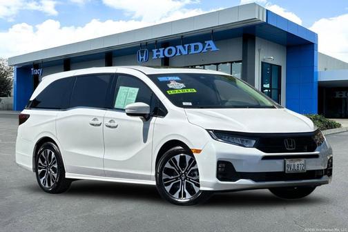 Platinum White Pearl 2026 Honda Odyssey