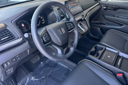 Platinum White Pearl 2026 Honda Odyssey