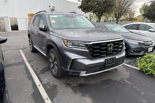 Modern Steel Metallic 2024 Honda Pilot