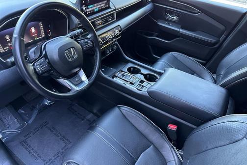 Modern Steel Metallic 2024 Honda Pilot