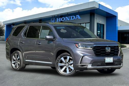 Modern Steel Metallic 2024 Honda Pilot