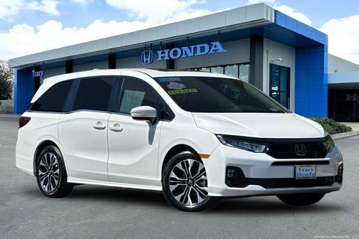 Platinum White Pearl 2026 Honda Odyssey