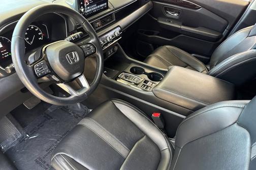 Crystal Black Pearl 2024 Honda Pilot