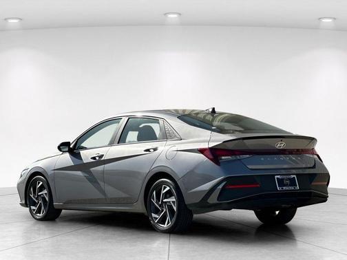 Metal 2025 Hyundai ELANTRA SEL Sport