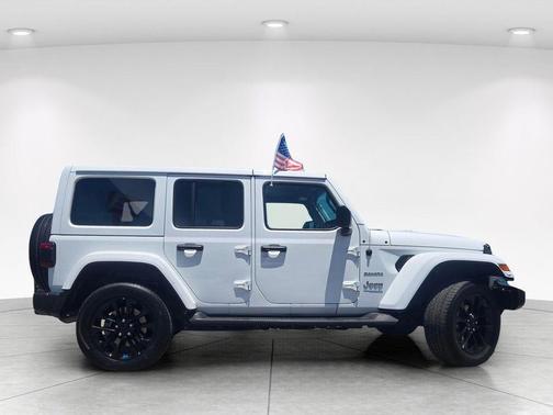 Bright White Clearcoat 2022 Jeep Wrangler Unlimited 4xe Sahara