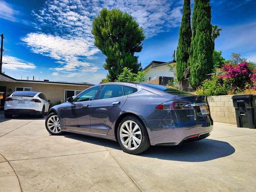 2017 Tesla Model S 90D