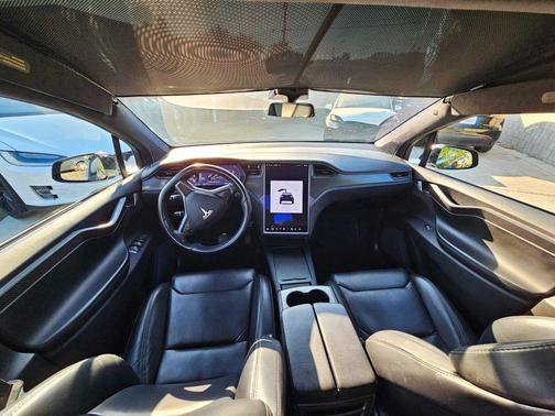 2018 Tesla Model X 75D Sport Utility 4D