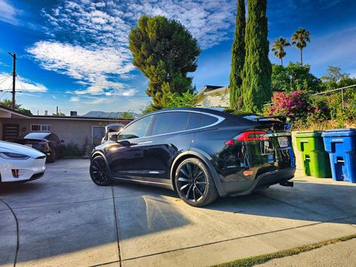 2018 Tesla Model X 75D Sport Utility 4D