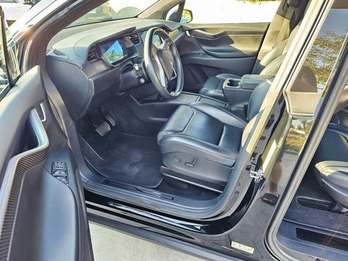 2018 Tesla Model X 75D Sport Utility 4D