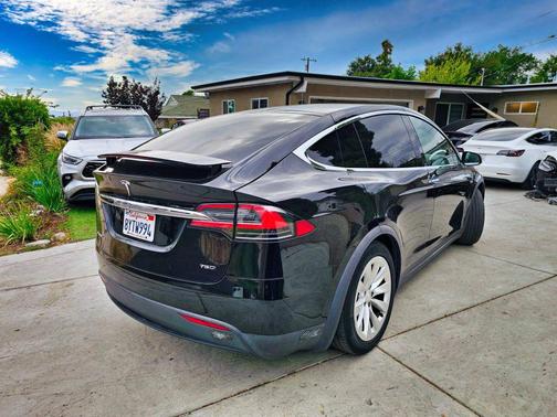 2017 Tesla Model X 90D