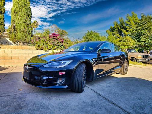 2017 Tesla Model S 90D