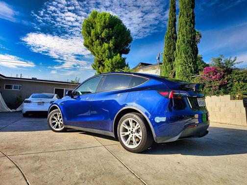 2021 Tesla Model Y Long Range Dual Motor All-Wheel Drive