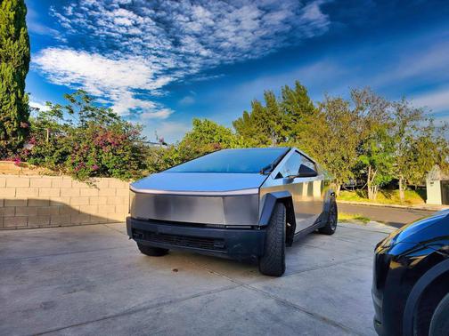 2025 Tesla Cybertruck All-Wheel Drive