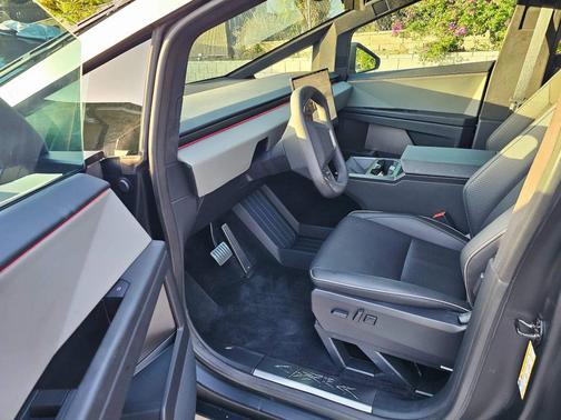 2025 Tesla Cybertruck All-Wheel Drive