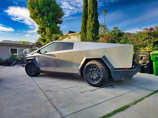 2025 Tesla Cybertruck All-Wheel Drive