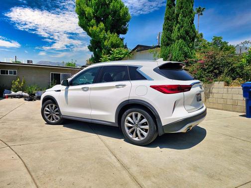 White 2020 INFINITI QX50 LUXE