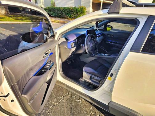 2020 Toyota C-HR XLE Sport Utility 4D