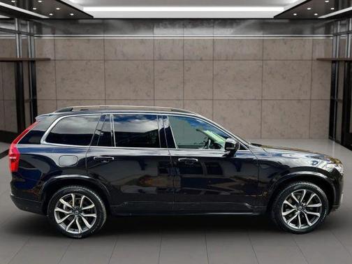 2019 Volvo XC90 T6 Momentum