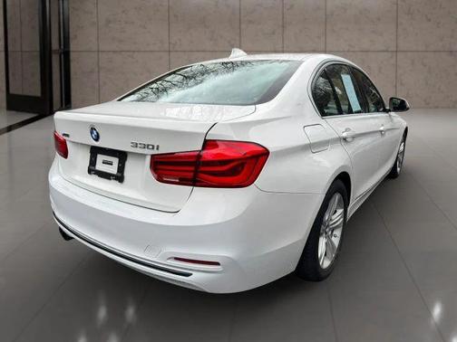 2018 BMW 330 i xDrive