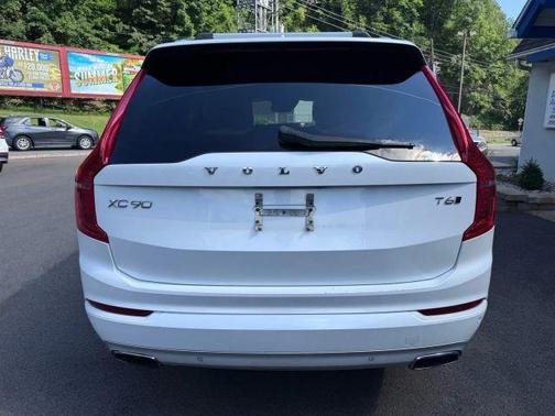 2017 Volvo XC90 T6 Momentum