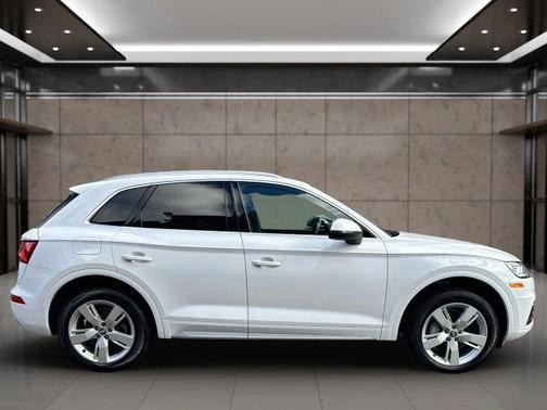 2018 Audi Q5 2.0T Premium Plus