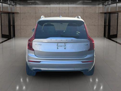 2019 Volvo XC90 T6 Momentum