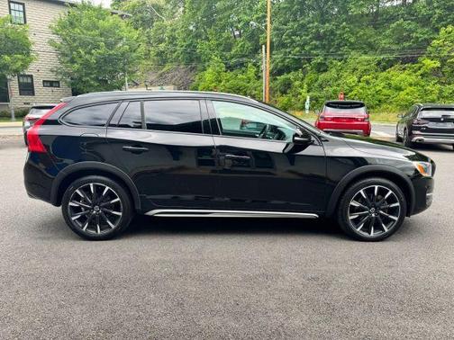 Blackstone 2016 Volvo V60 Cross Country T5 Platinum