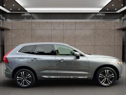 2021 Volvo XC60 Recharge Plug-In Hybrid T8 Inscription Expression